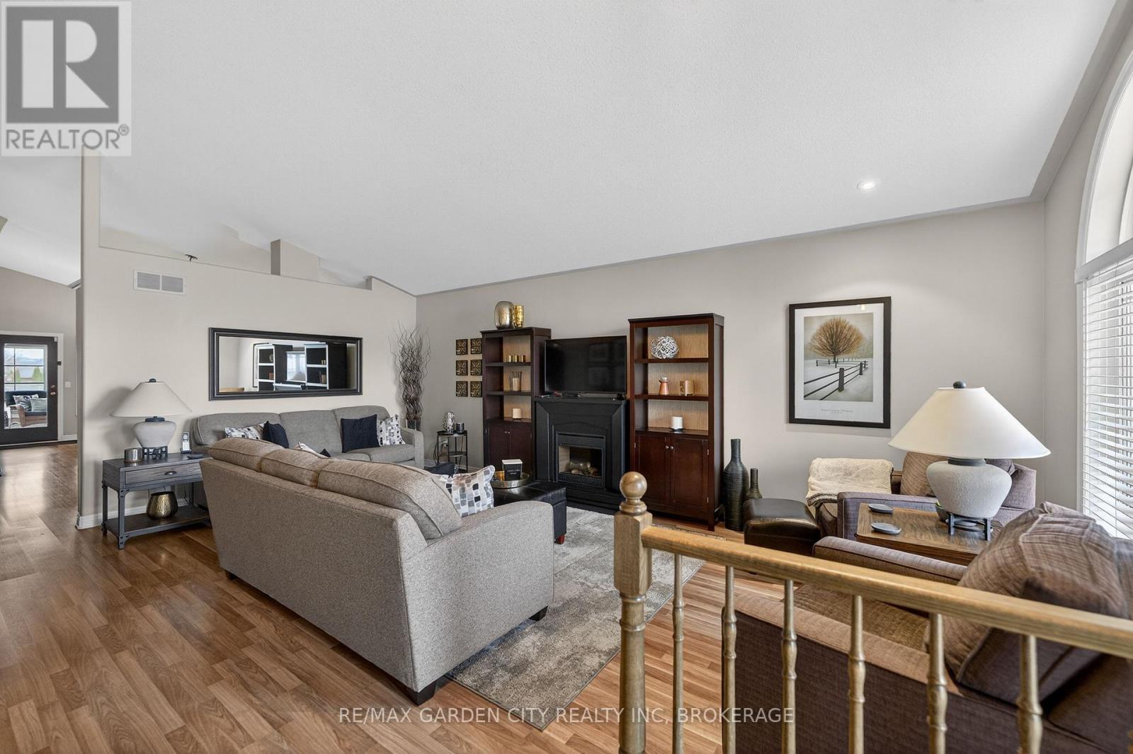 7059 Parkside Road, Niagara Falls, Ontario  L2H 3L6 - Photo 4 - X12962606