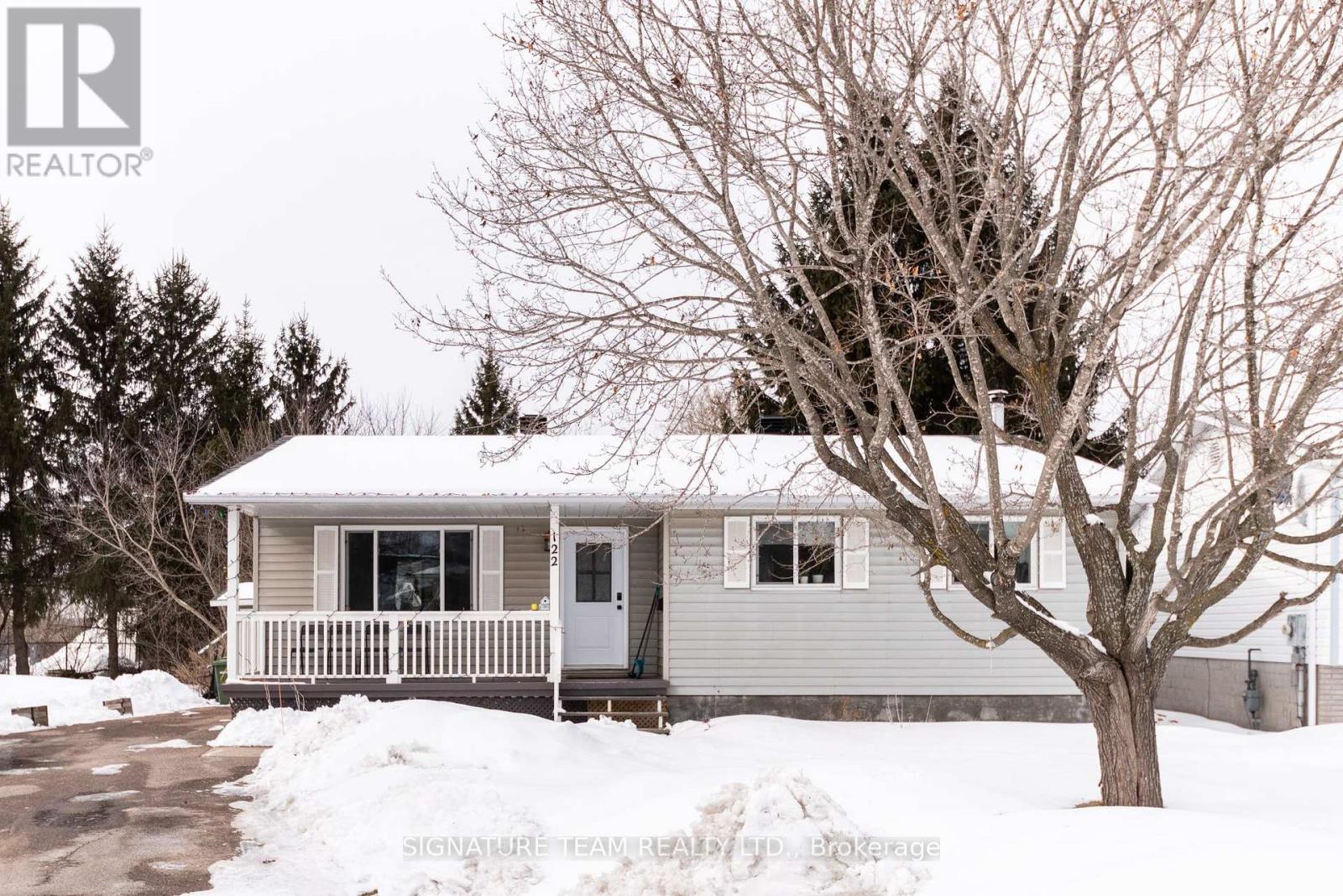 122 Springfield Crescent, Pembroke, Ontario  K8A 8J3 - Photo 3 - X12962700