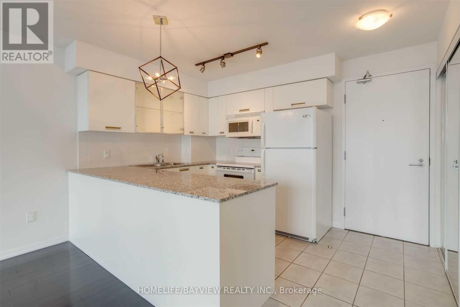 2904 - 37 Grosvenor Street, Toronto, Ontario  M4Y 3G5 - Photo 6 - C12962626