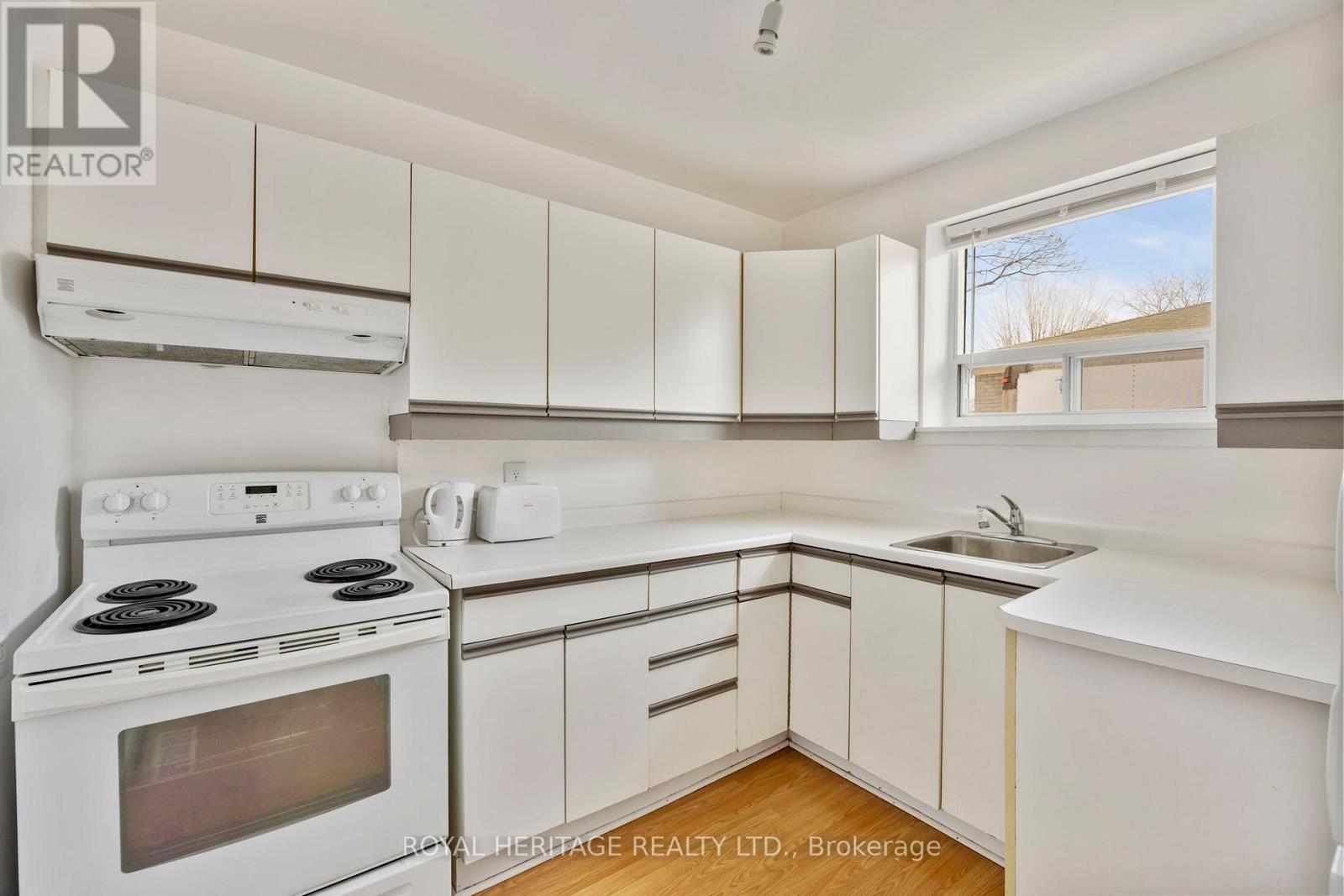 121 Tulloch Drive, Ajax, Ontario  L1S 2S7 - Photo 10 - E12962680