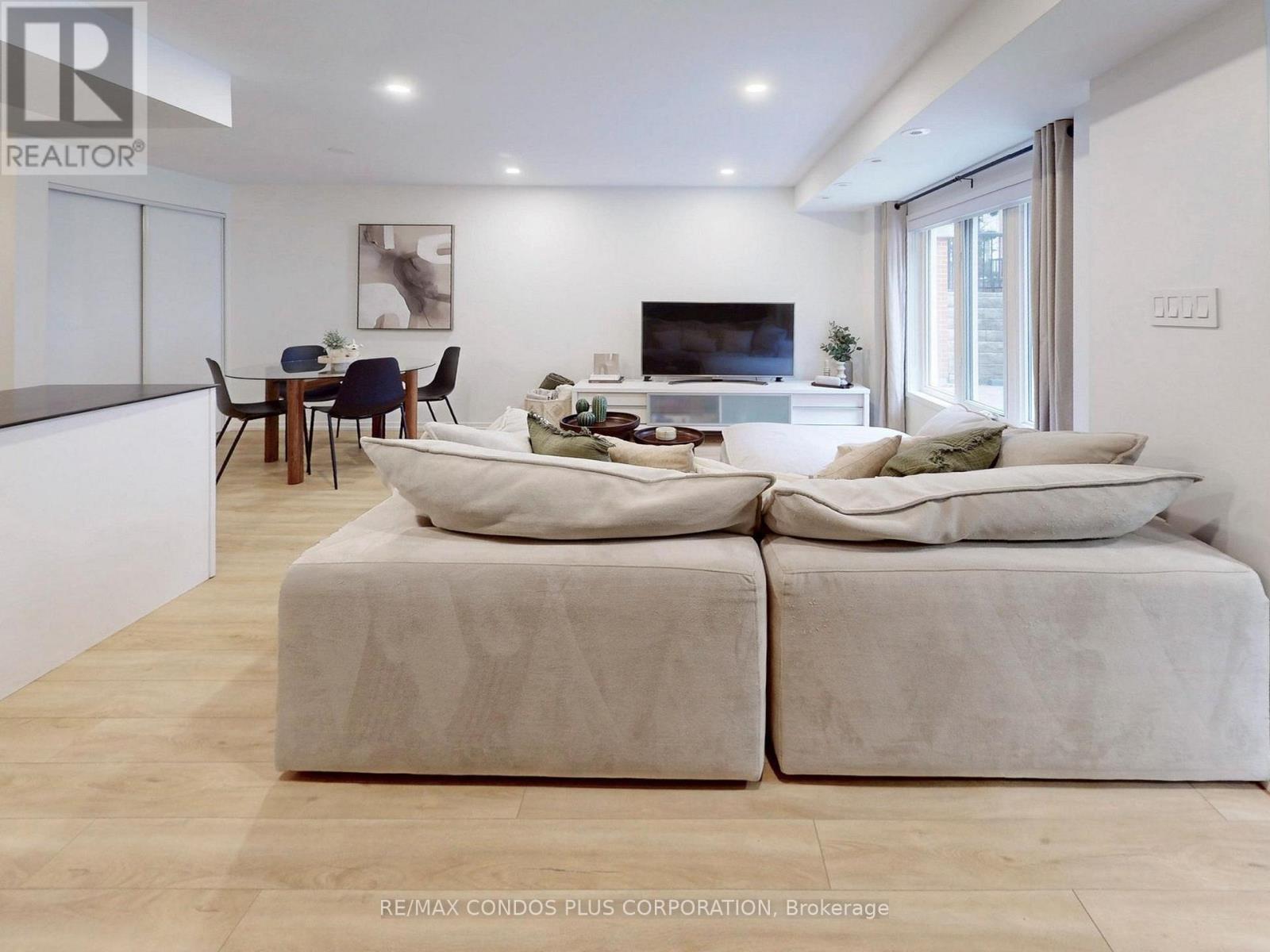 29 Florence Wyle Lane, Toronto, Ontario  M4M 3E7 - Photo 10 - E12962722