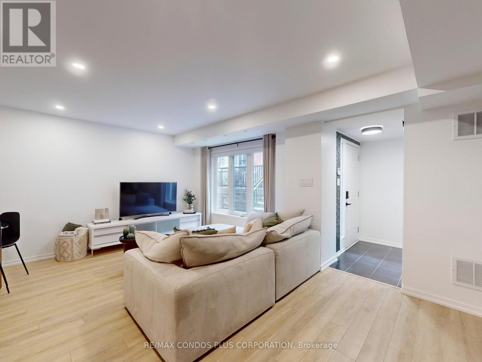 29 Florence Wyle Lane, Toronto, Ontario  M4M 3E7 - Photo 11 - E12962722