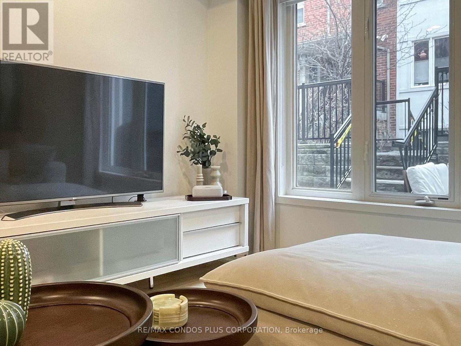 29 Florence Wyle Lane, Toronto, Ontario  M4M 3E7 - Photo 14 - E12962722