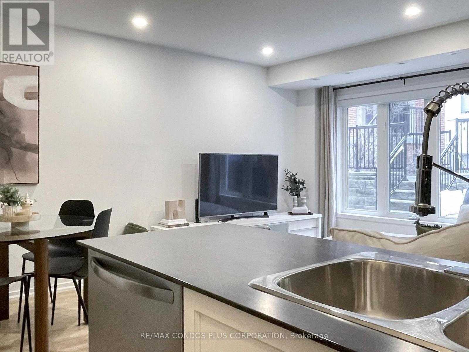 29 Florence Wyle Lane, Toronto, Ontario  M4M 3E7 - Photo 20 - E12962722