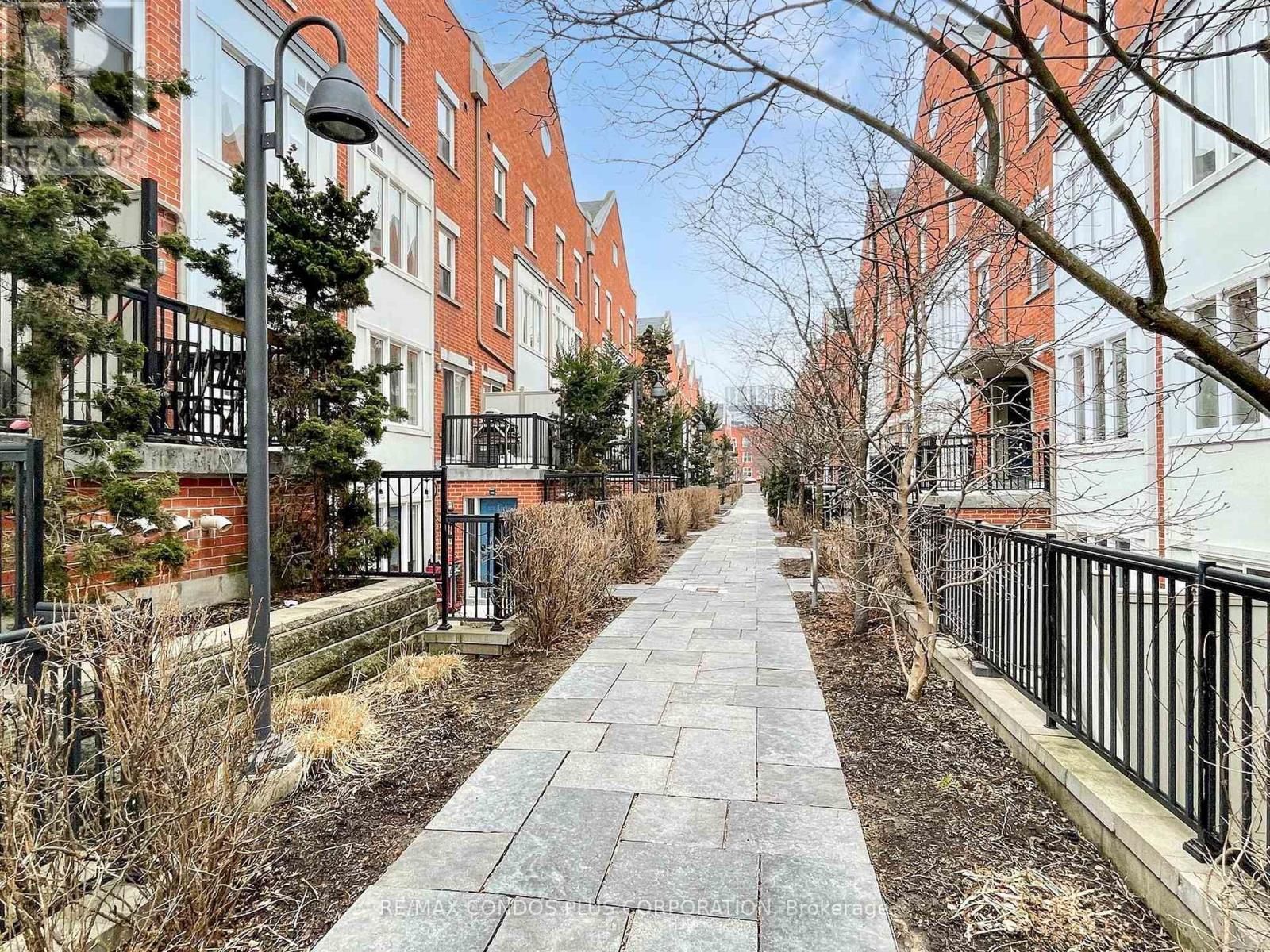 29 Florence Wyle Lane, Toronto, Ontario  M4M 3E7 - Photo 3 - E12962722