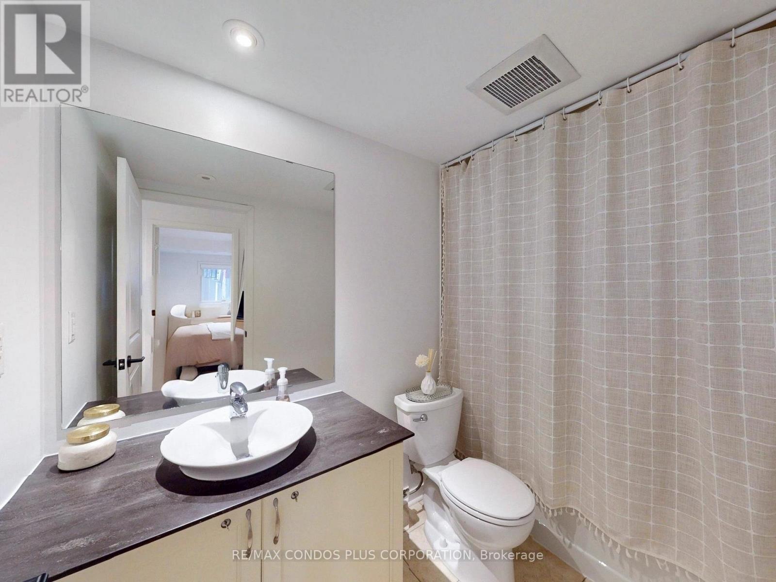 29 Florence Wyle Lane, Toronto, Ontario  M4M 3E7 - Photo 38 - E12962722