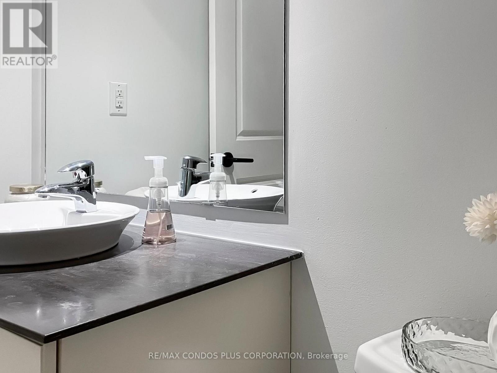 29 Florence Wyle Lane, Toronto, Ontario  M4M 3E7 - Photo 40 - E12962722