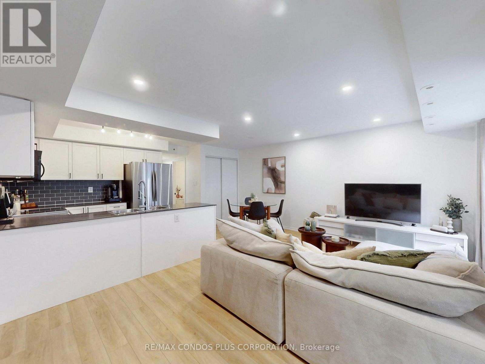 29 Florence Wyle Lane, Toronto, Ontario  M4M 3E7 - Photo 9 - E12962722