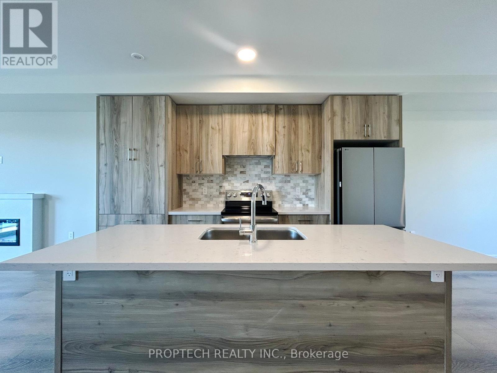 15 Peace Lane, Richmond Hill (Headford Business Park), Ontario  L4B 0J4 - Photo 3 - N12962554