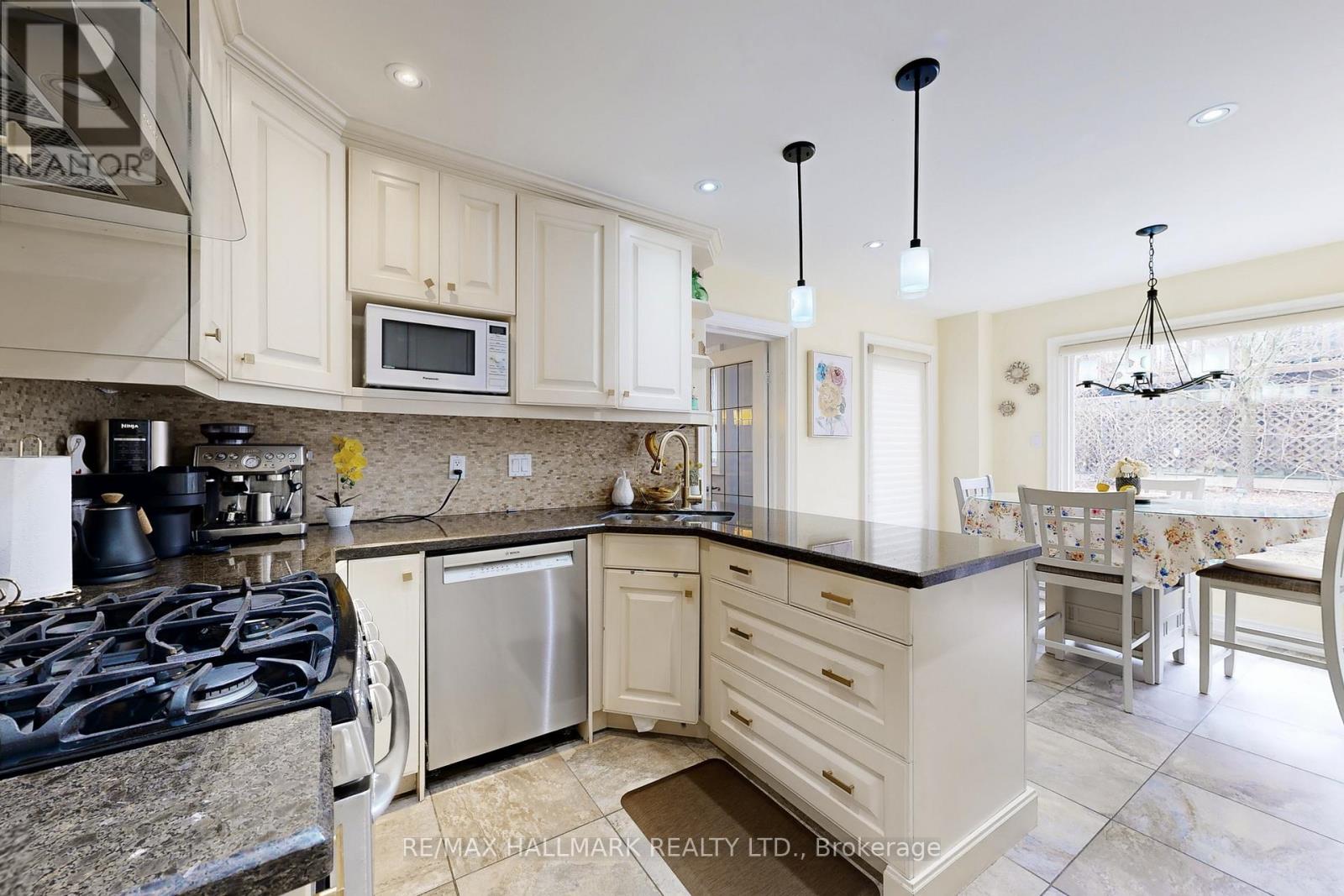 87 Autumn Way, Aurora, Ontario  L4G 4P7 - Photo 17 - N12962574