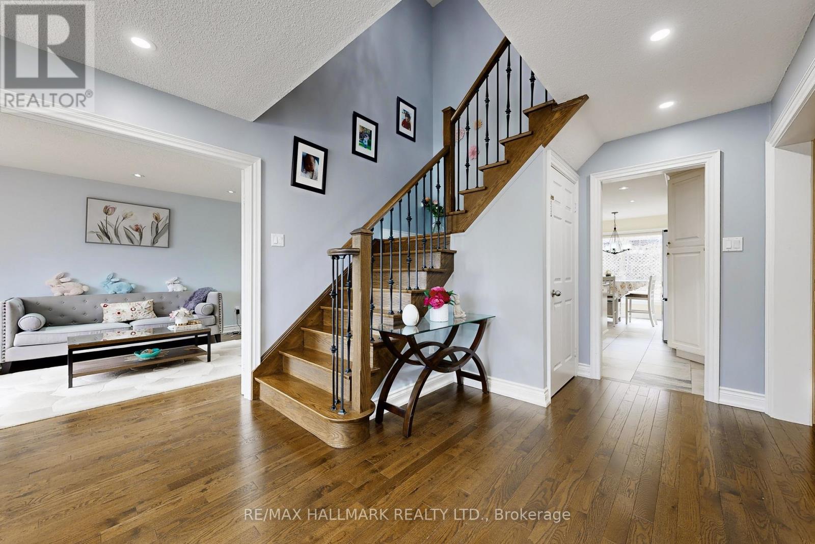 87 Autumn Way, Aurora, Ontario  L4G 4P7 - Photo 4 - N12962574