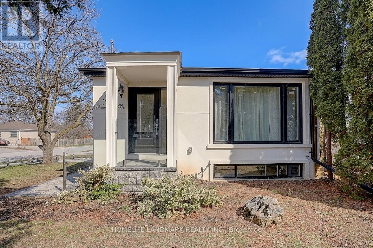 304 Kerswell Drive, Richmond Hill (Crosby), Ontario  L4C 2X2 - Photo 2 - N12962588