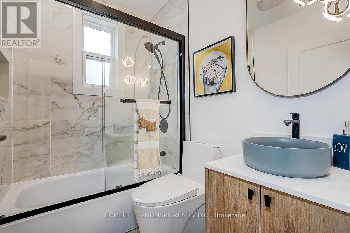 304 Kerswell Drive, Richmond Hill (Crosby), Ontario  L4C 2X2 - Photo 21 - N12962588