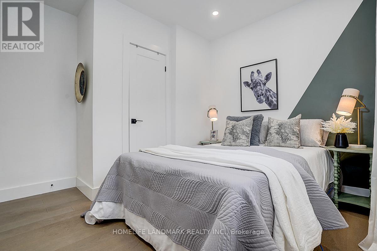 304 Kerswell Drive, Richmond Hill (Crosby), Ontario  L4C 2X2 - Photo 24 - N12962588