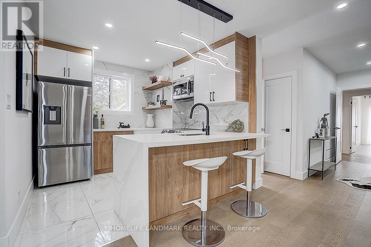 304 Kerswell Drive, Richmond Hill (Crosby), Ontario  L4C 2X2 - Photo 5 - N12962588