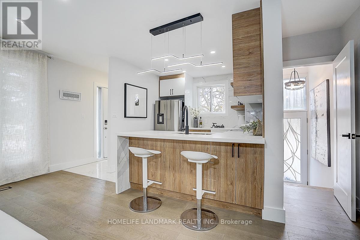 304 Kerswell Drive, Richmond Hill (Crosby), Ontario  L4C 2X2 - Photo 6 - N12962588