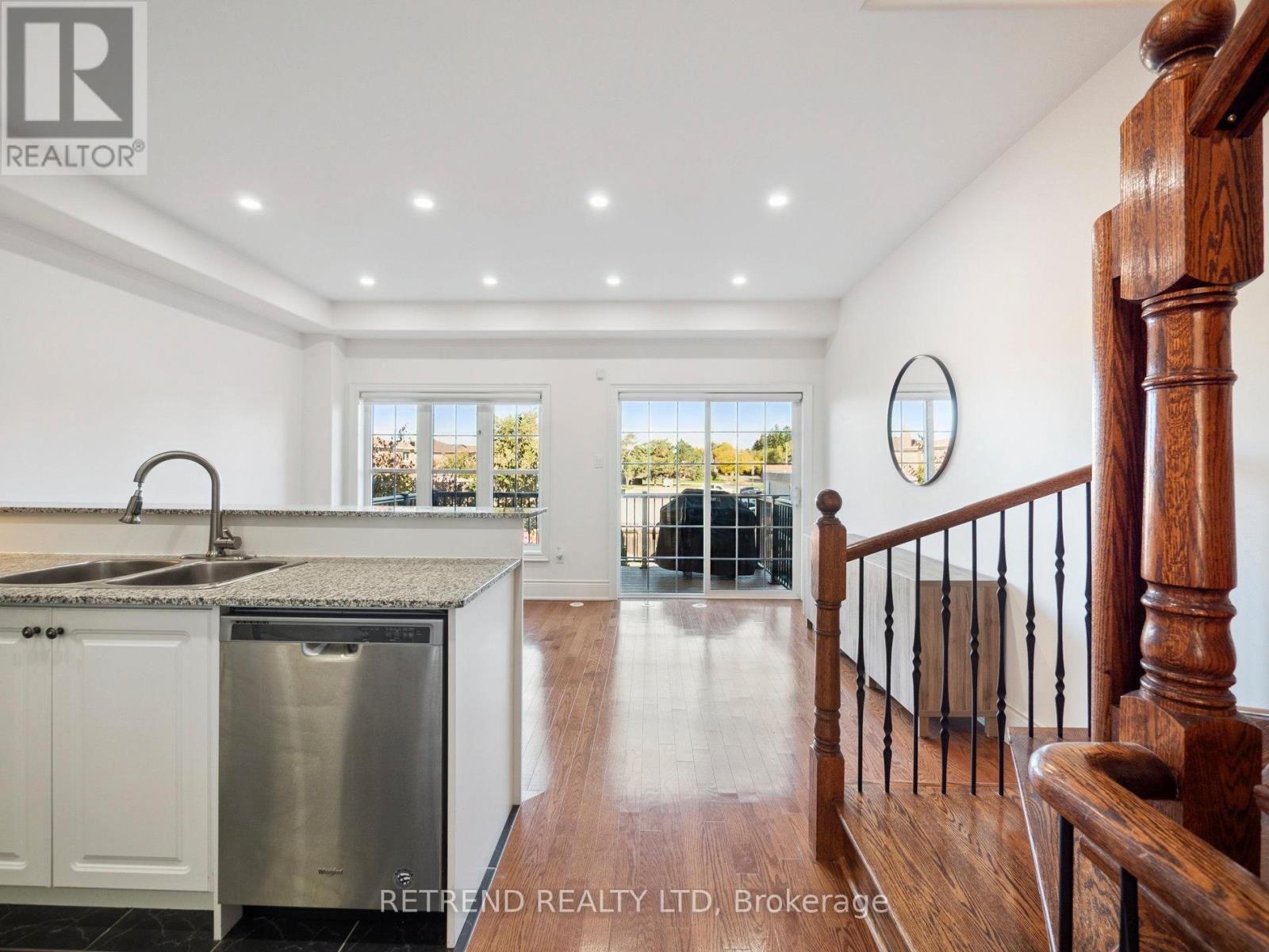 26 Golden Spruce Lane, Vaughan (Maple), Ontario  L6A 0J6 - Photo 10 - N12962644