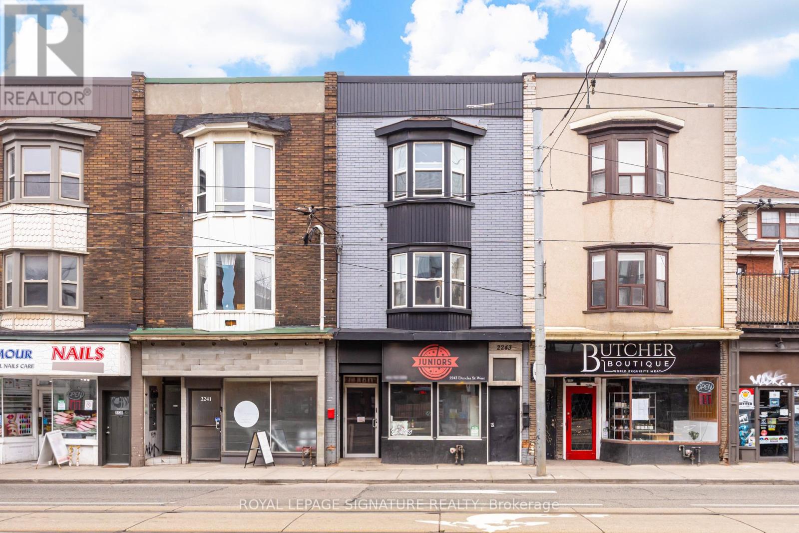 2243 DUNDAS STREET W, Toronto, Ontario