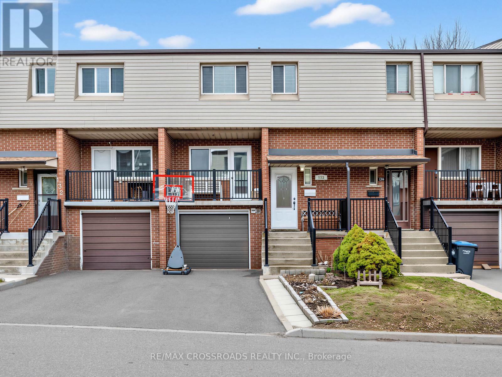 133 - 3175 Kirwin Avenue, Mississauga (Cooksville), Ontario  L5A 3M4 - Photo 2 - W12962550