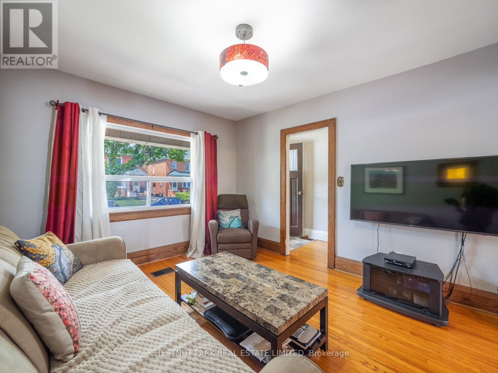 673 Durie Street, Toronto (Runnymede-Bloor West Village), Ontario  M6S 3H4 - Photo 9 - W12962584