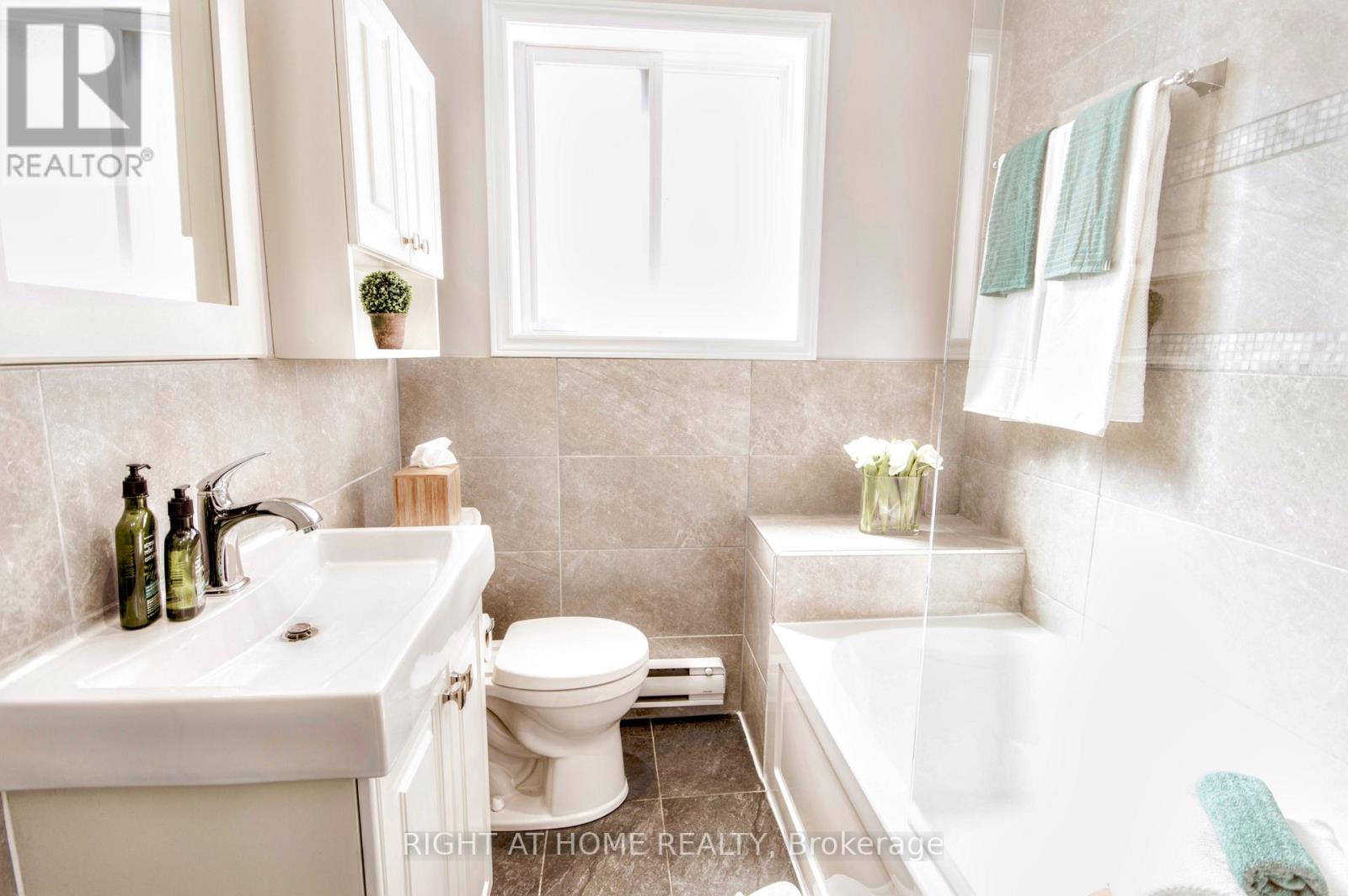 Main - 612 St Clarens Avenue, Toronto (Dovercourt-Wallace Emerson-Junction), Ontario  M6H 3W9 - Photo 9 - W12962600