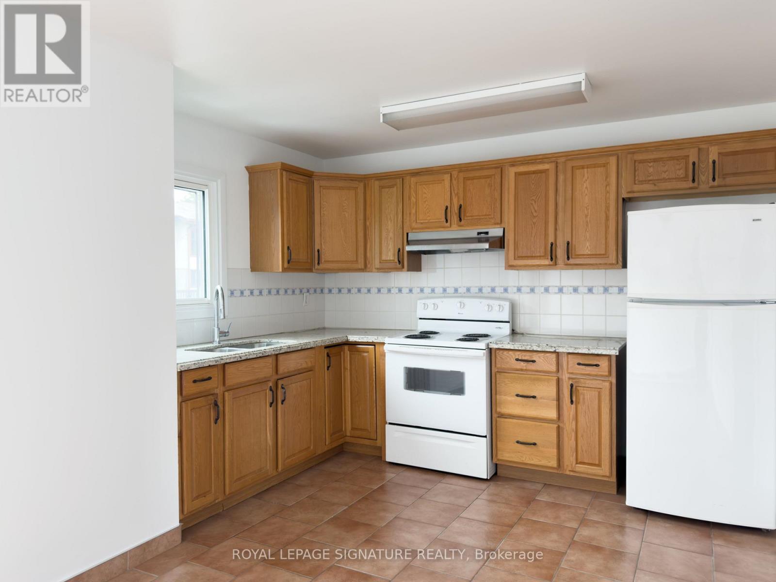 33 - 6860 Glen Erin Drive, Mississauga (Meadowvale), Ontario  L5N 2E1 - Photo 10 - W12962604