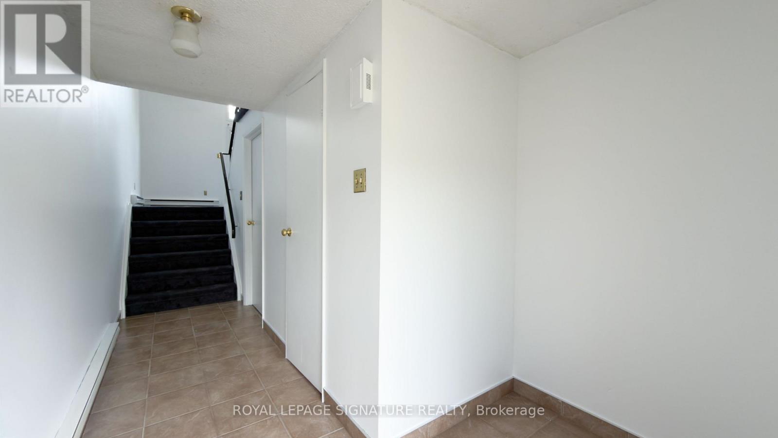 33 - 6860 Glen Erin Drive, Mississauga (Meadowvale), Ontario  L5N 2E1 - Photo 3 - W12962604