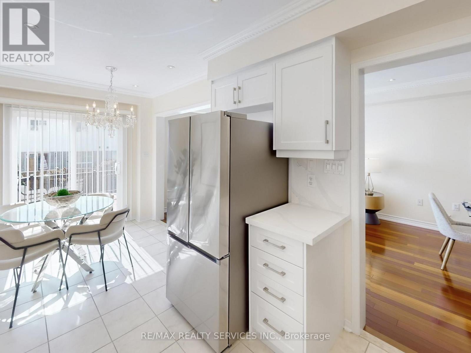 6169 Rowers Crescent, Mississauga, Ontario  L5V 3A1 - Photo 15 - W12962618