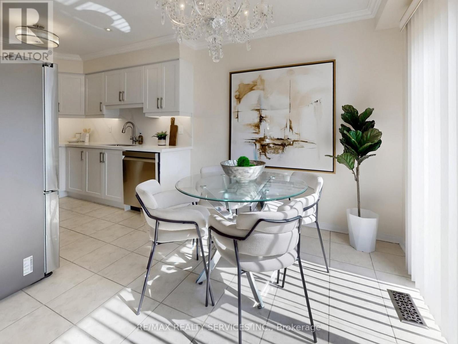 6169 Rowers Crescent, Mississauga, Ontario  L5V 3A1 - Photo 17 - W12962618