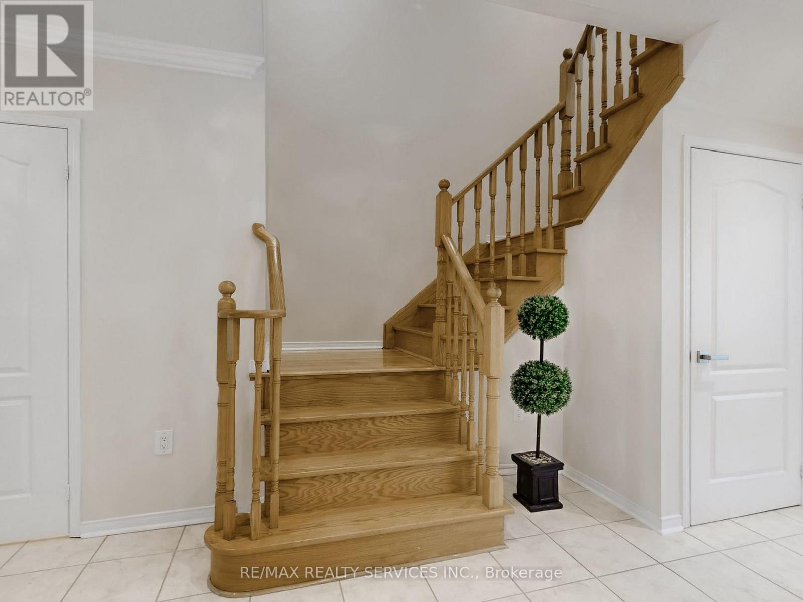 6169 Rowers Crescent, Mississauga, Ontario  L5V 3A1 - Photo 20 - W12962618