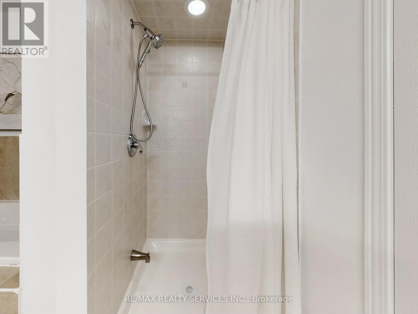 6169 Rowers Crescent, Mississauga, Ontario  L5V 3A1 - Photo 28 - W12962618