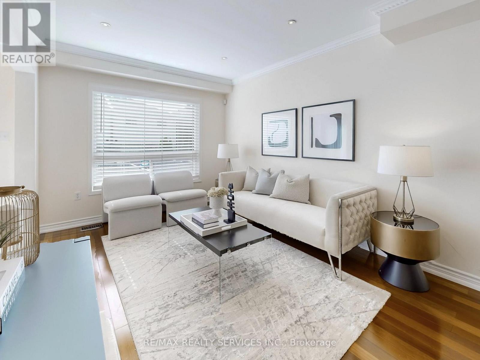 6169 Rowers Crescent, Mississauga, Ontario  L5V 3A1 - Photo 4 - W12962618