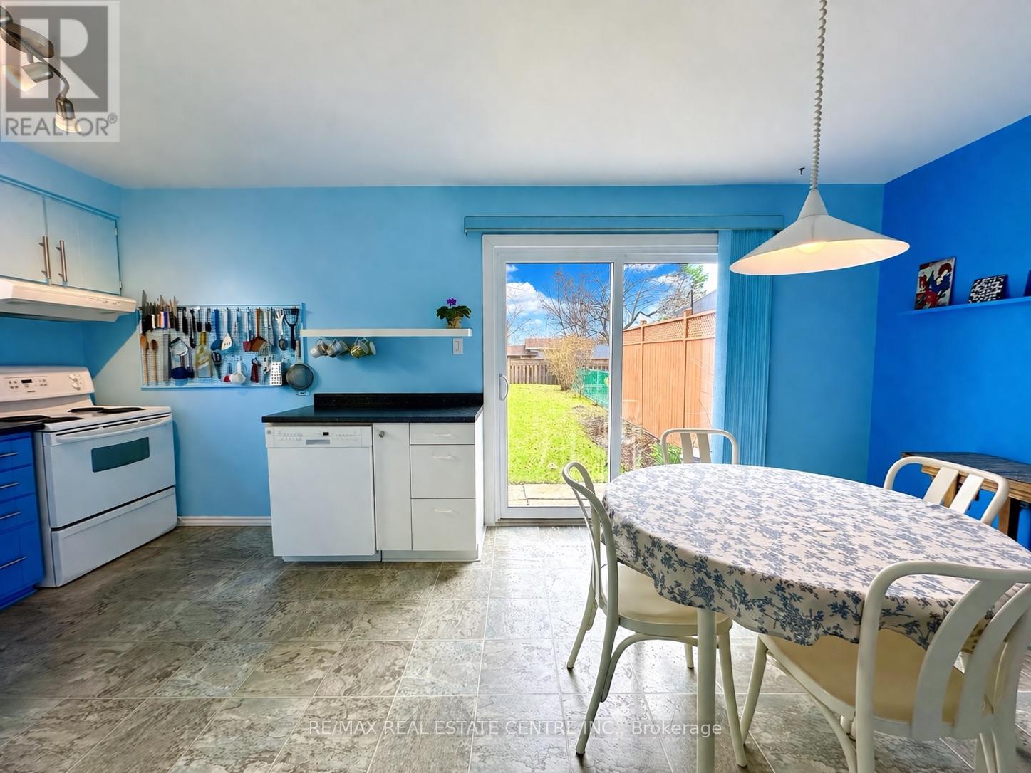 486 Galedowns Court, Mississauga, Ontario  L5A 3H9 - Photo 14 - W12962640