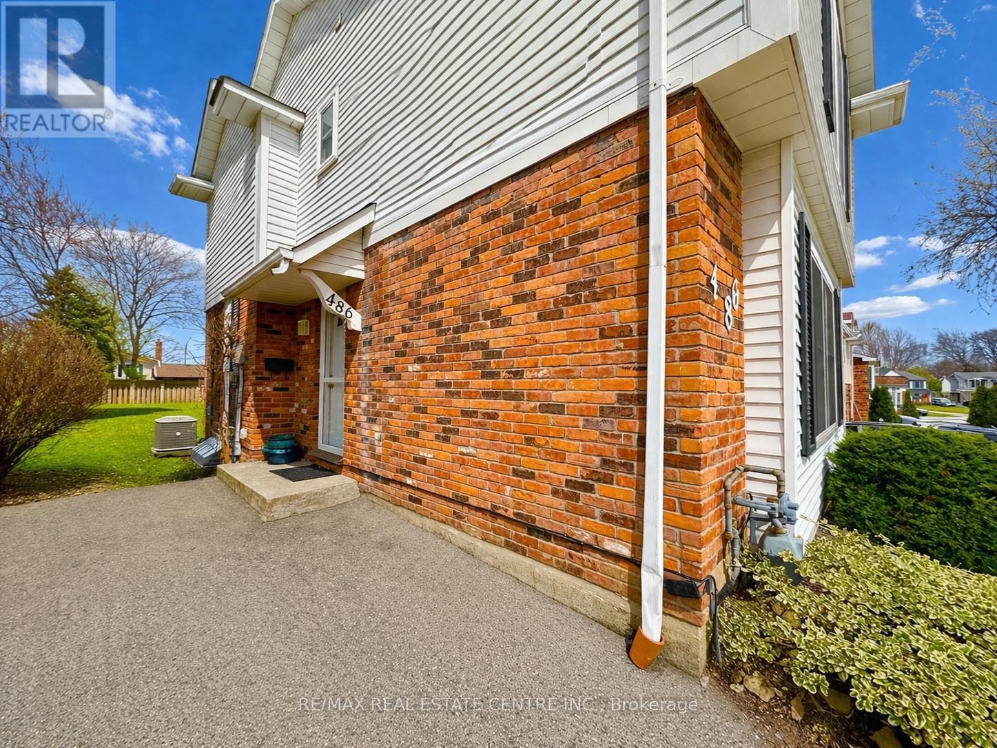 486 Galedowns Court, Mississauga, Ontario  L5A 3H9 - Photo 4 - W12962640