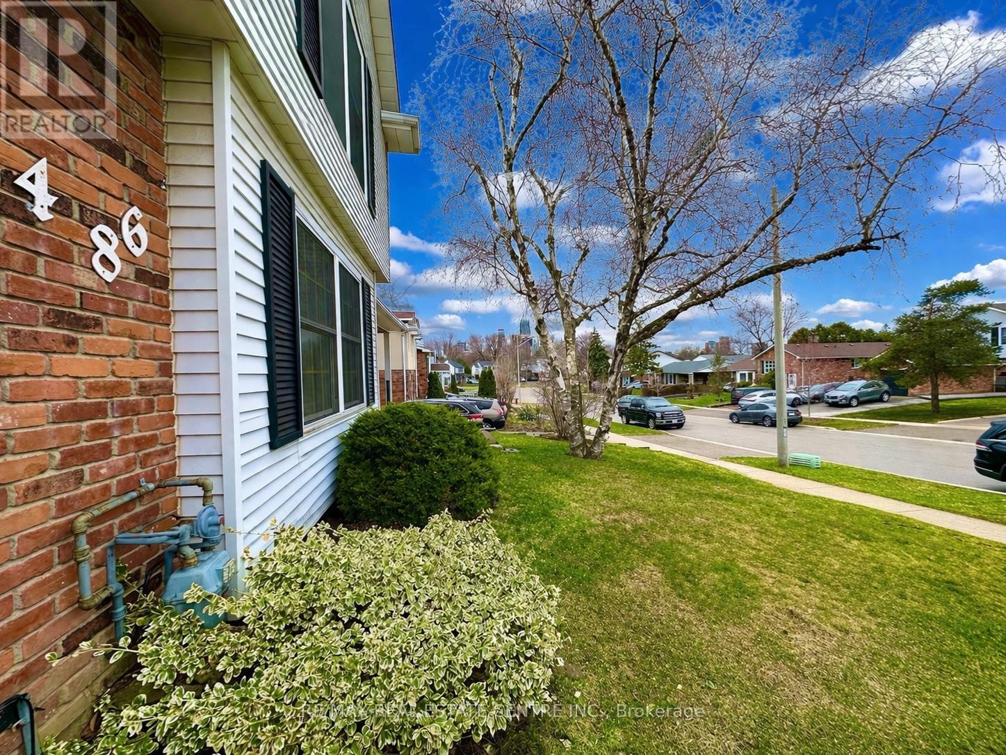 486 Galedowns Court, Mississauga, Ontario  L5A 3H9 - Photo 5 - W12962640