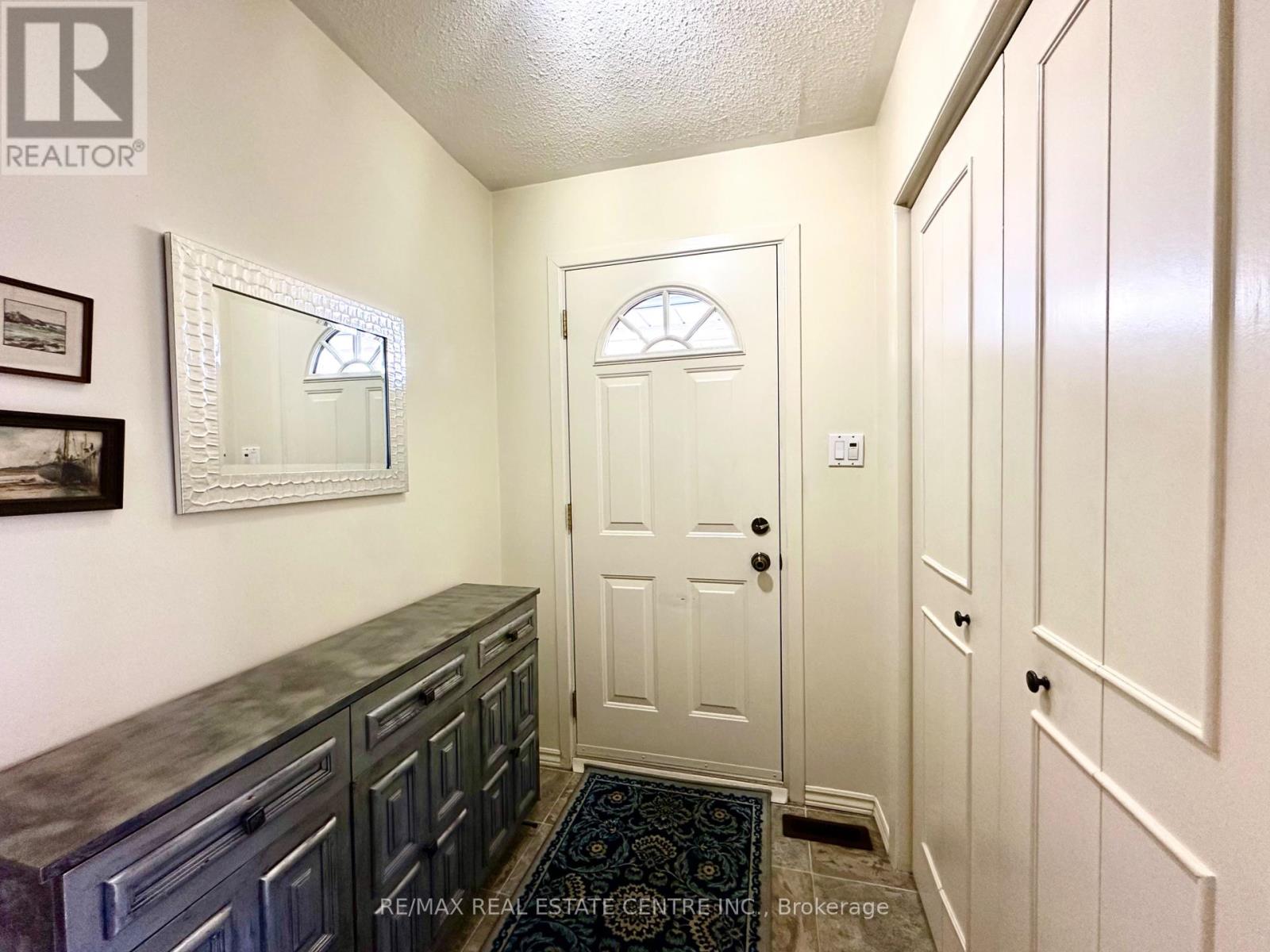 486 Galedowns Court, Mississauga, Ontario  L5A 3H9 - Photo 6 - W12962640