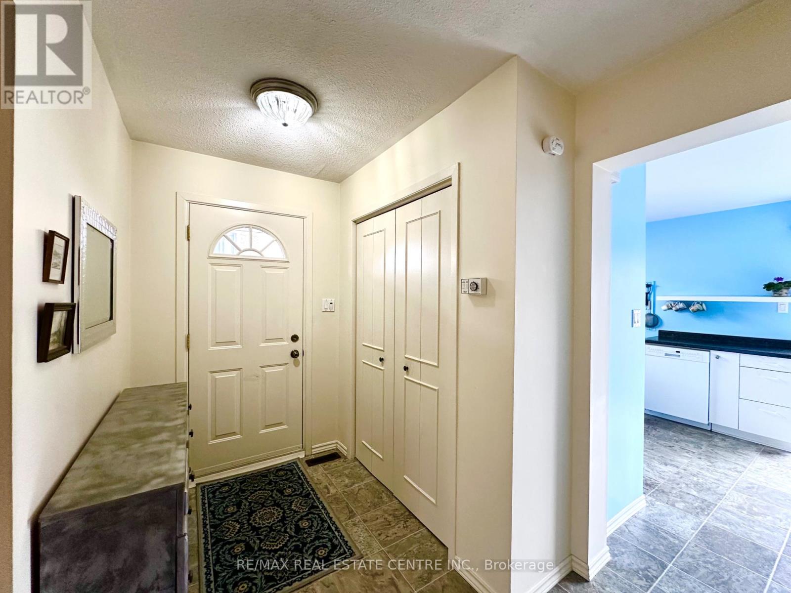 486 Galedowns Court, Mississauga, Ontario  L5A 3H9 - Photo 7 - W12962640