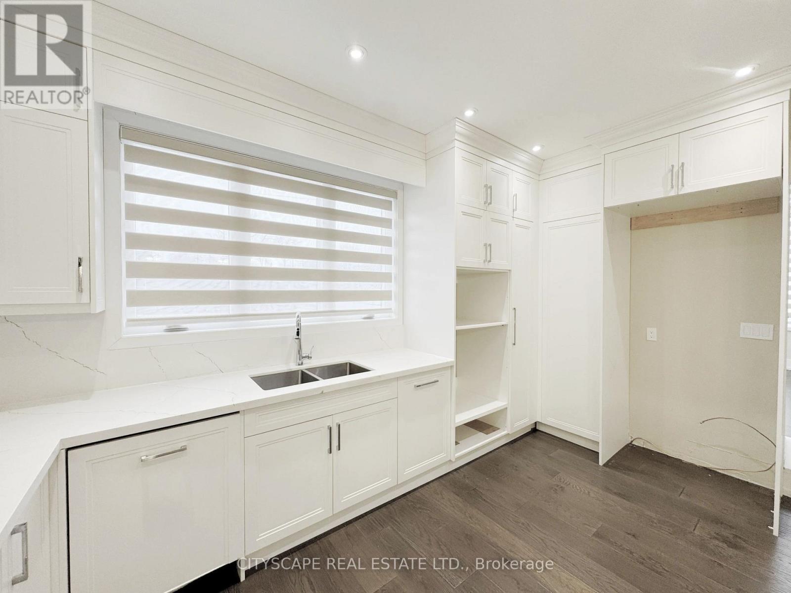 204 Mary Street, Oakville (Co Central), Ontario  L6K 1S4 - Photo 11 - W12962650