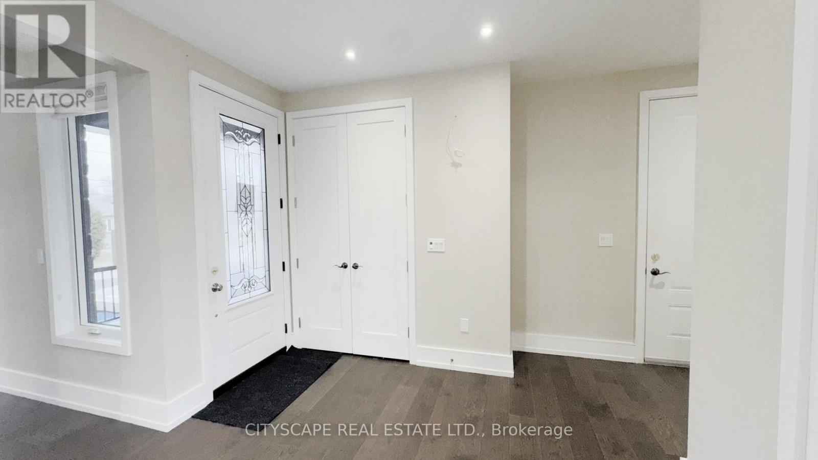 204 Mary Street, Oakville (Co Central), Ontario  L6K 1S4 - Photo 4 - W12962650