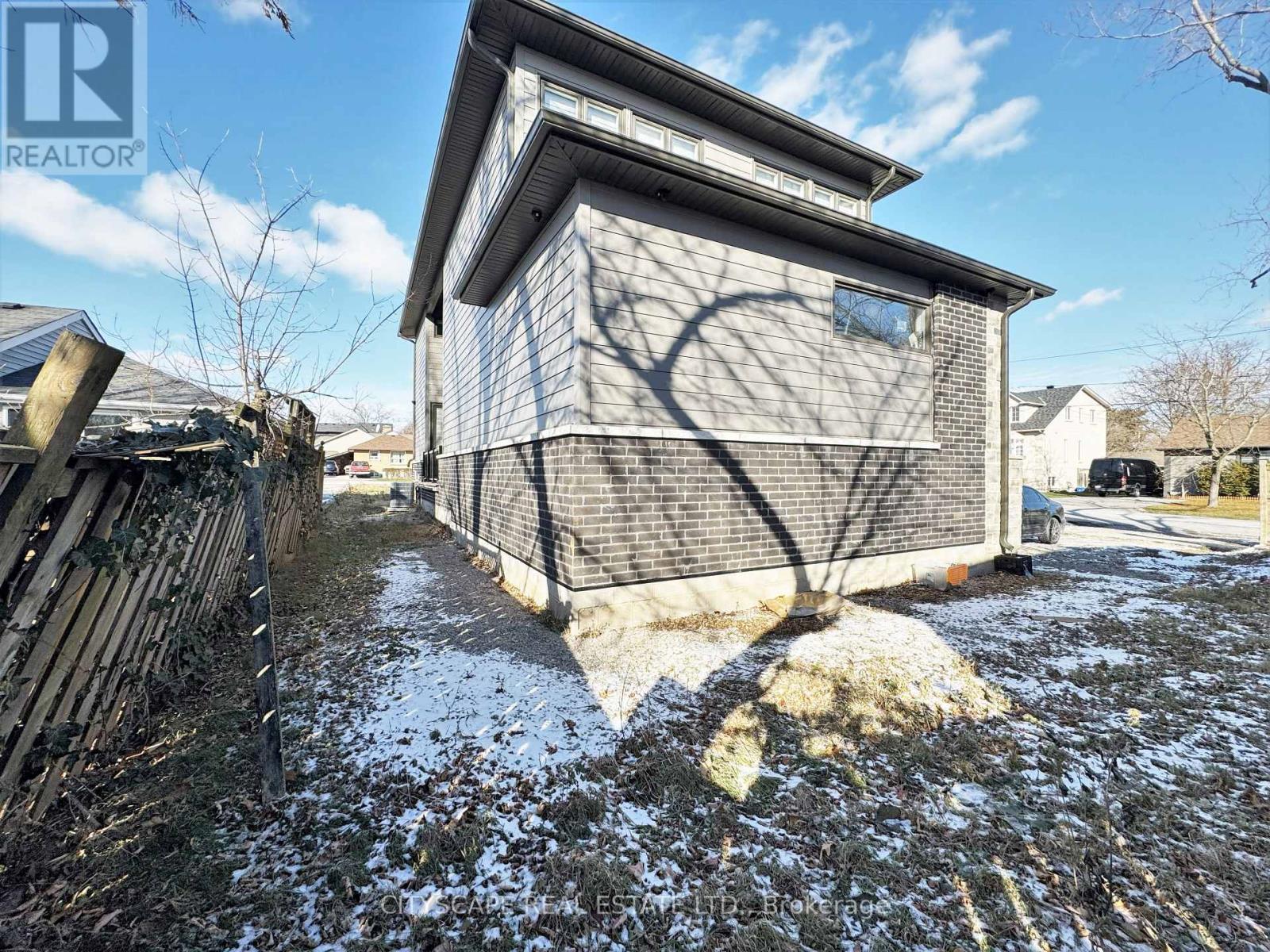 204 Mary Street, Oakville (Co Central), Ontario  L6K 1S4 - Photo 45 - W12962650