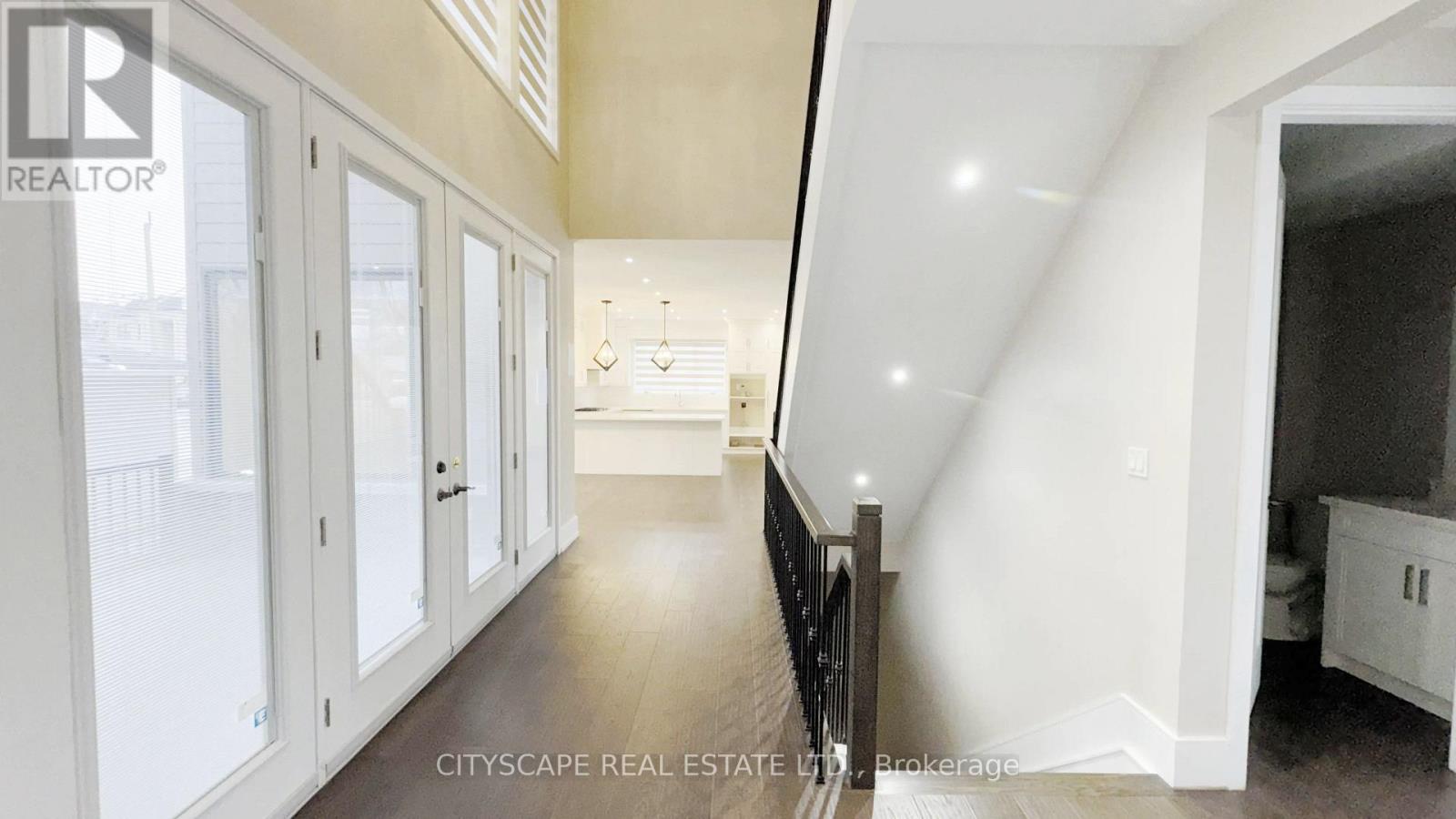 204 Mary Street, Oakville (Co Central), Ontario  L6K 1S4 - Photo 6 - W12962650