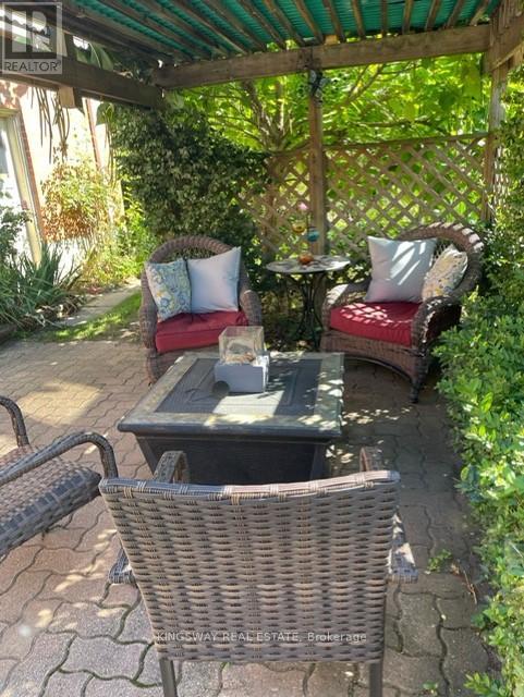 2026 Rebecca Street, Oakville (Br Bronte), Ontario  L6L 2A2 - Photo 4 - W12962652