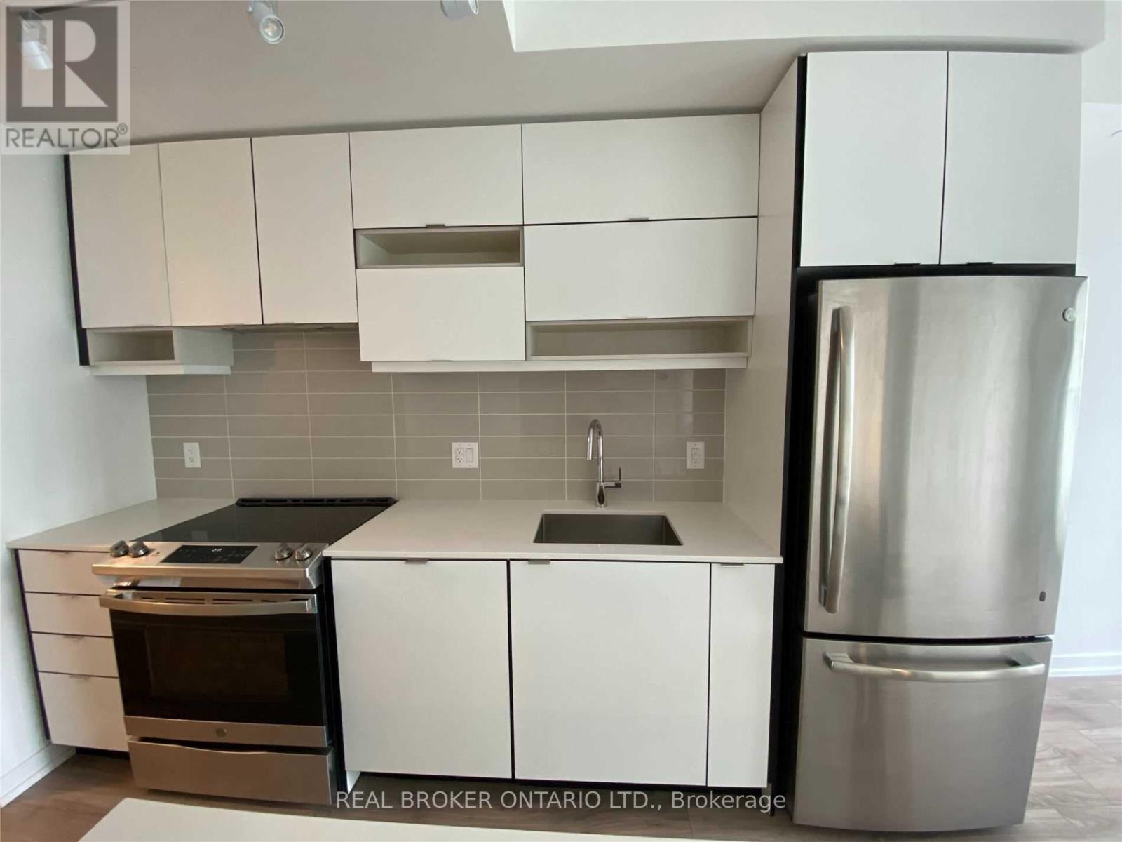 2212 - 4065 Confederation Parkway, Mississauga (City Centre), Ontario  L5B 4N1 - Photo 5 - W12962656