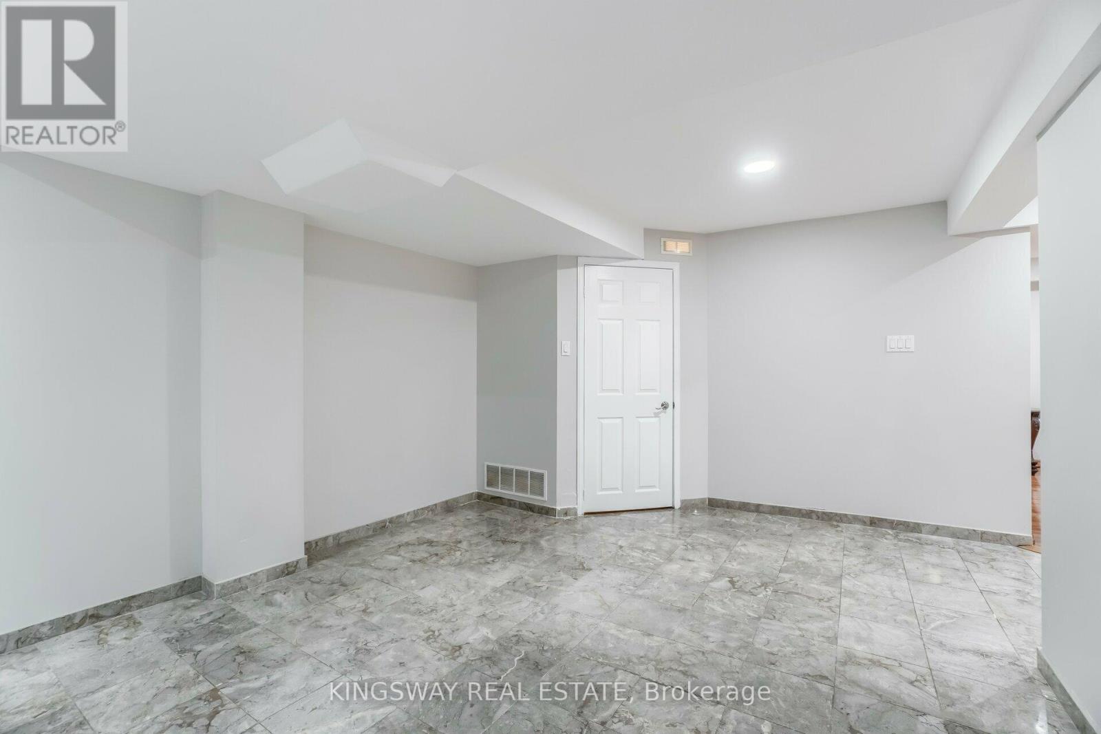 1136 Springwater Crescent, Mississauga (East Credit), Ontario  L5V 1G3 - Photo 38 - W12962658