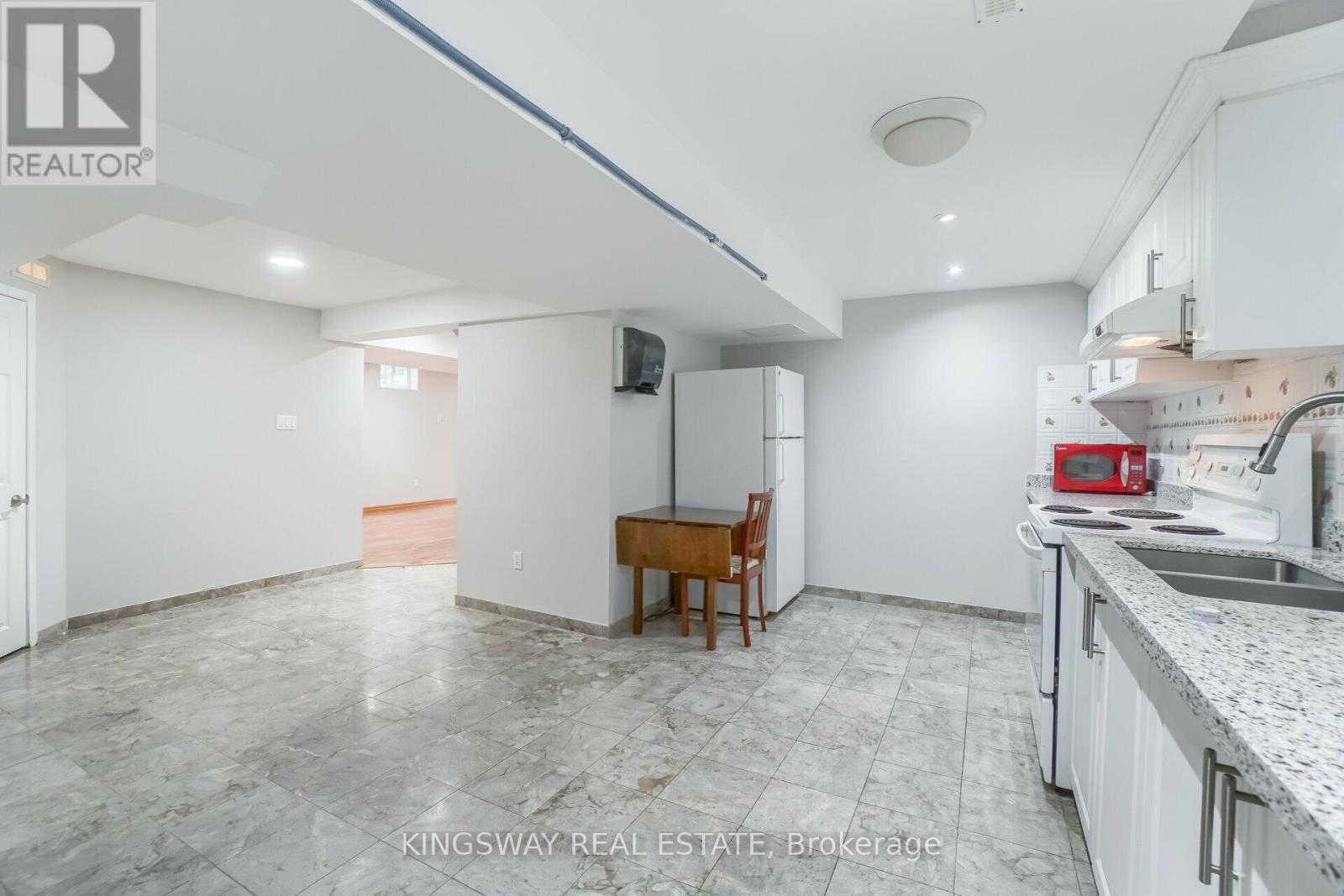 1136 Springwater Crescent, Mississauga (East Credit), Ontario  L5V 1G3 - Photo 39 - W12962658