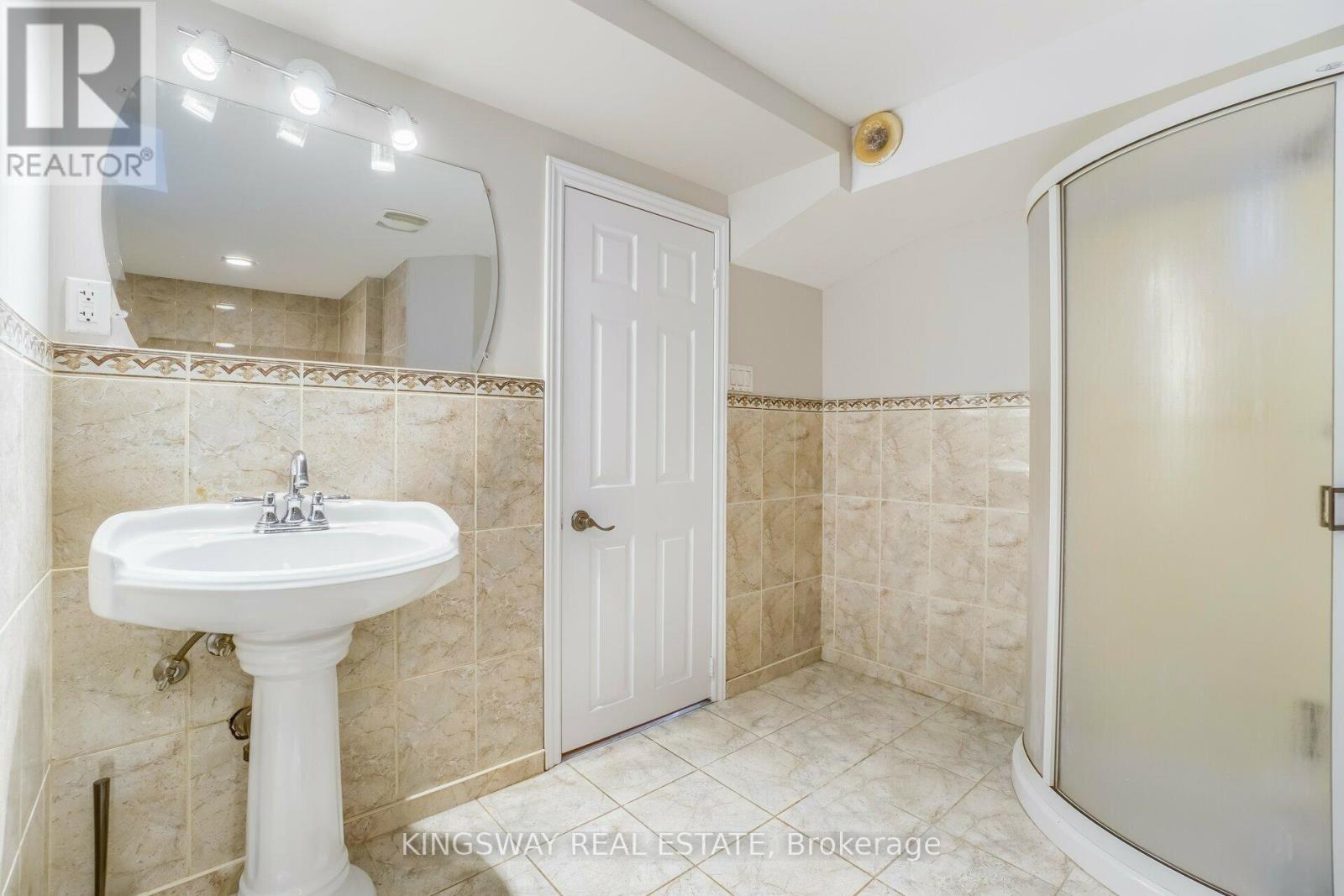 1136 Springwater Crescent, Mississauga (East Credit), Ontario  L5V 1G3 - Photo 45 - W12962658