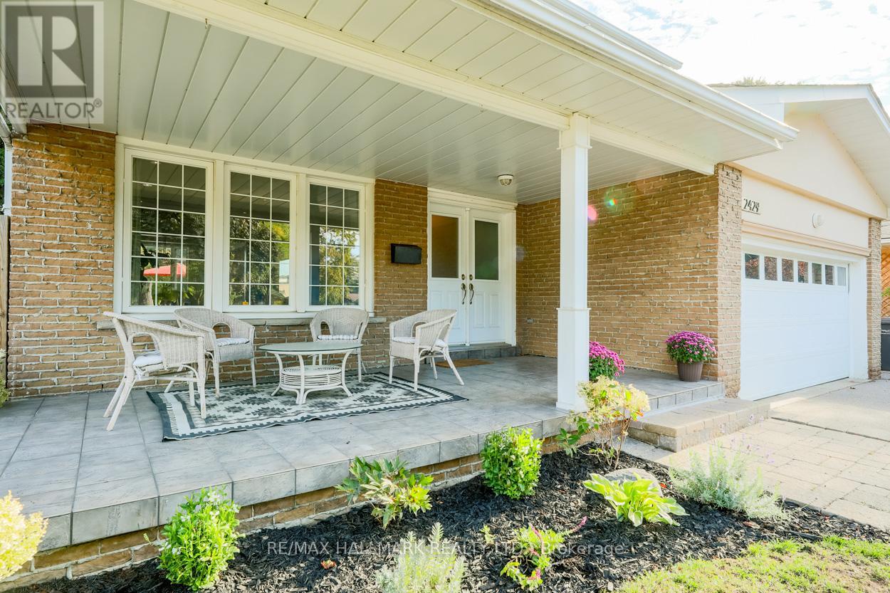 2429 Cliff Road, Mississauga (Cooksville), Ontario  L5A 2P1 - Photo 2 - W12962660