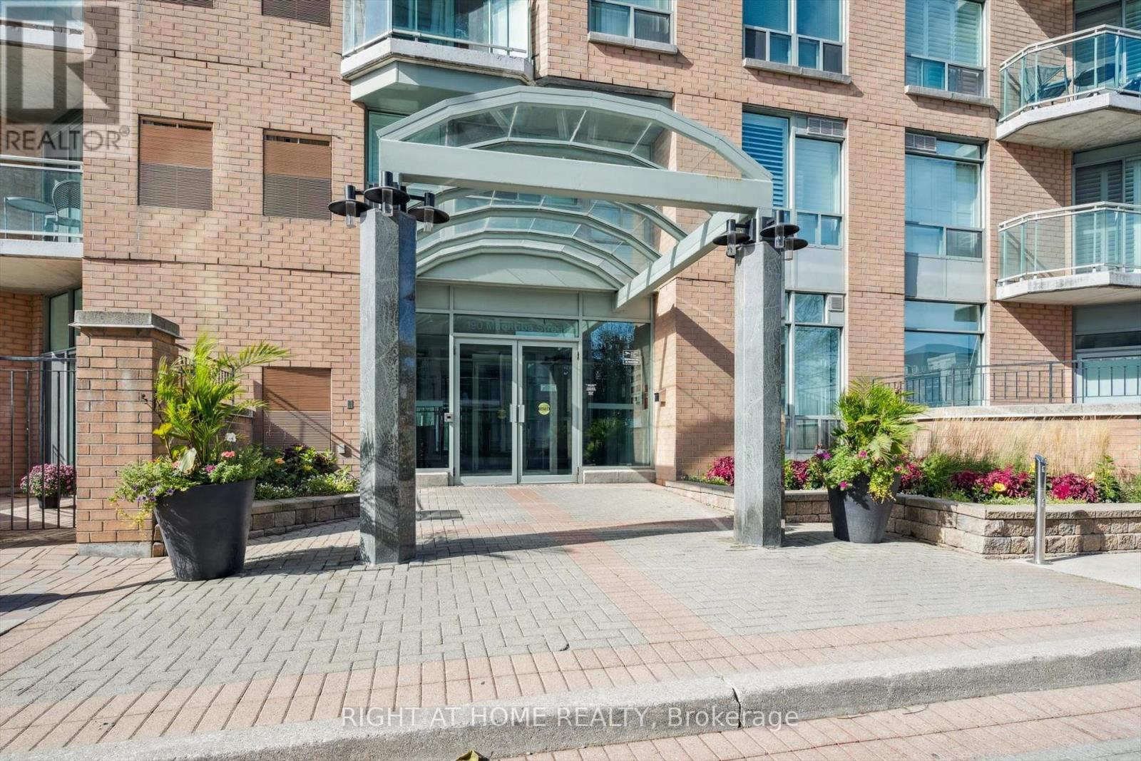 304 - 190 Manitoba Street, Toronto (Mimico), Ontario  M8Y 3Y8 - Photo 2 - W12962684