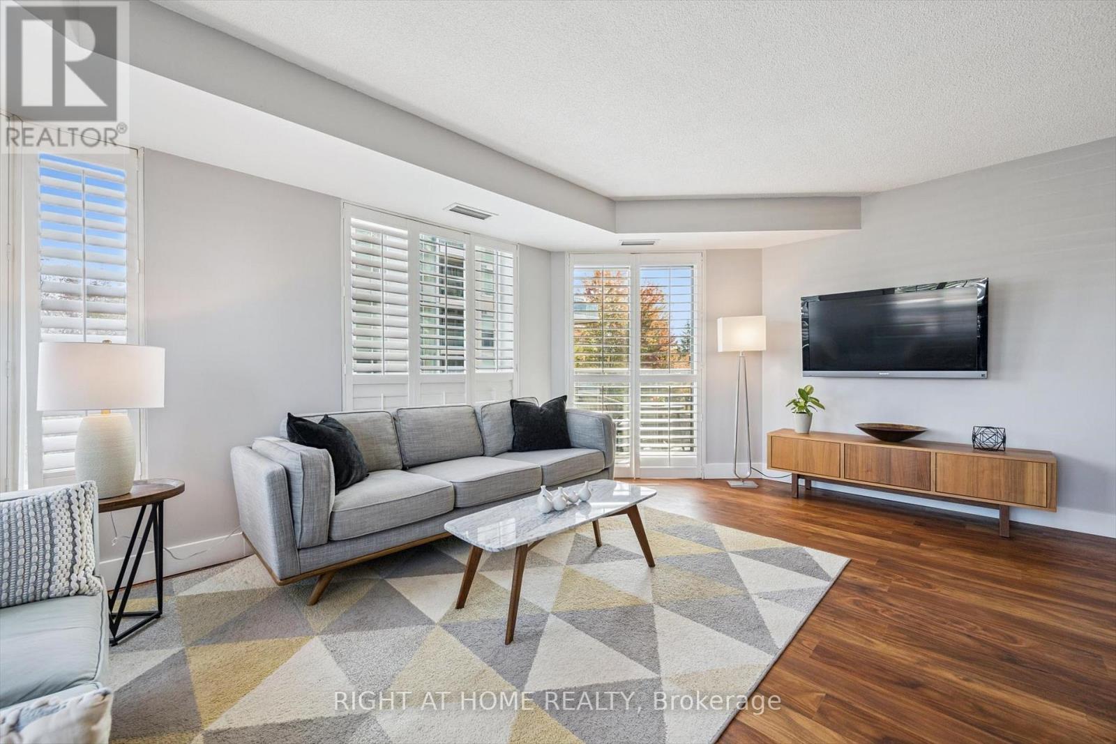 304 - 190 Manitoba Street, Toronto (Mimico), Ontario  M8Y 3Y8 - Photo 6 - W12962684