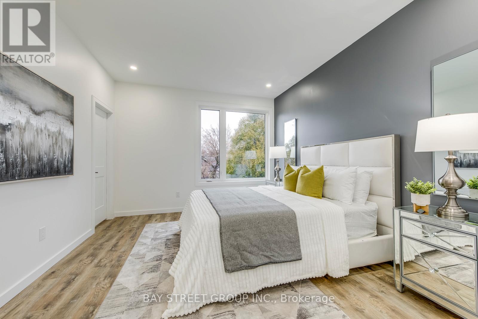 20 Rochdale Avenue, Toronto (Briar Hill-Belgravia), Ontario  M6E 1X2 - Photo 16 - W12962720